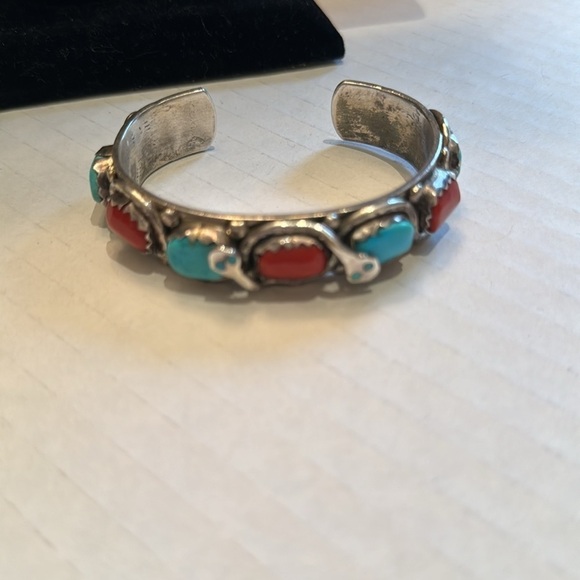 Vintage Navaho beautiful Effie C Zuni Coral and Turquoise Silver bracelet signed - Picture 11 of 11